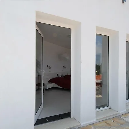 In Kavalos * Kávallos