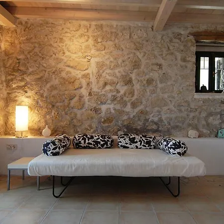 In Kavalos Kávallos